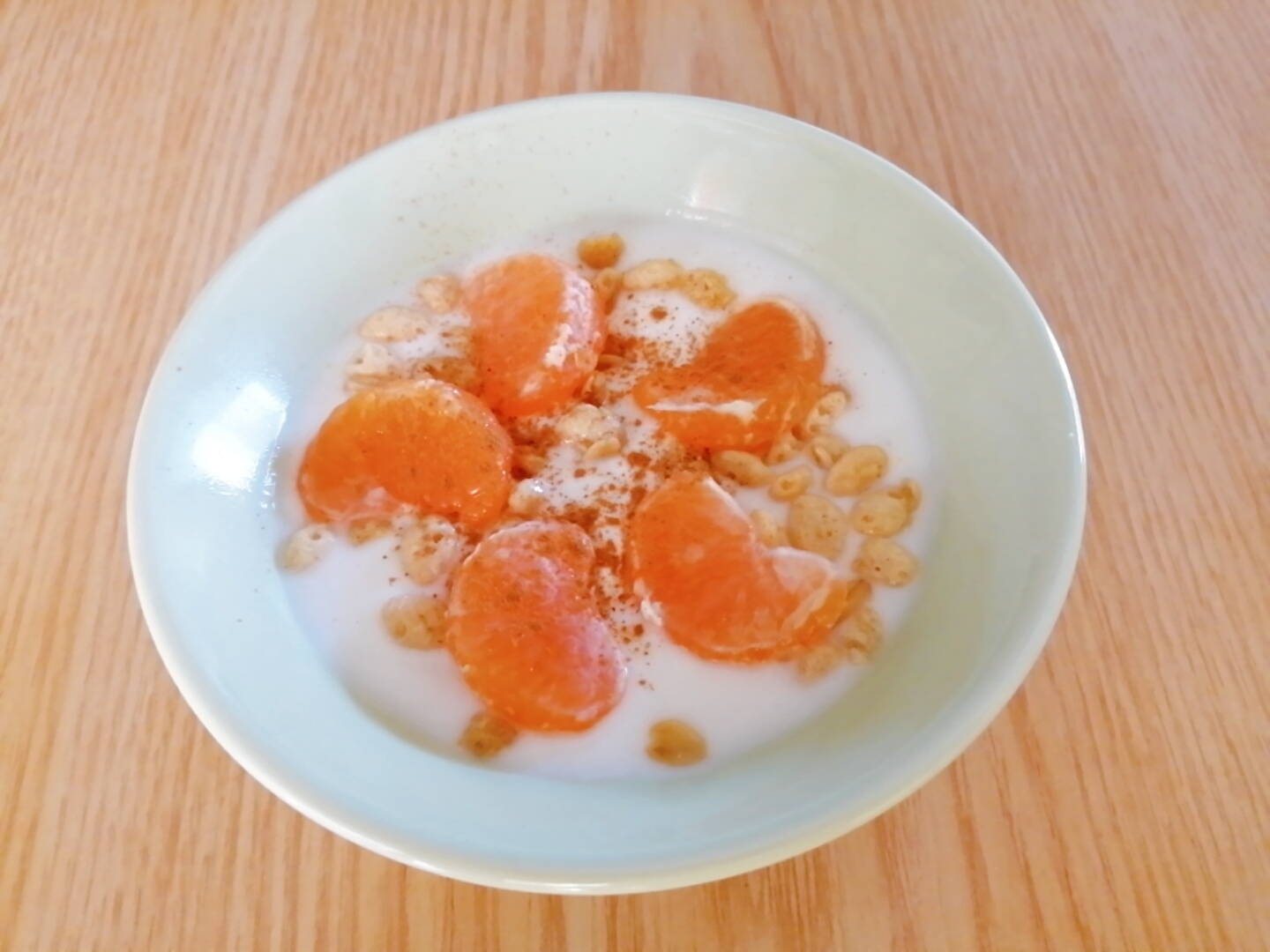 グラノーラとみかんのシナモンヨーグルト