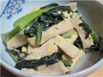 小松菜が足りなくて高野豆腐だらけに…(笑)　簡単に作れて美味しく彩りも良くすごく豪華な一品ですよね。汁気が少ないのでお弁当のおかずにもなるので便利です^^