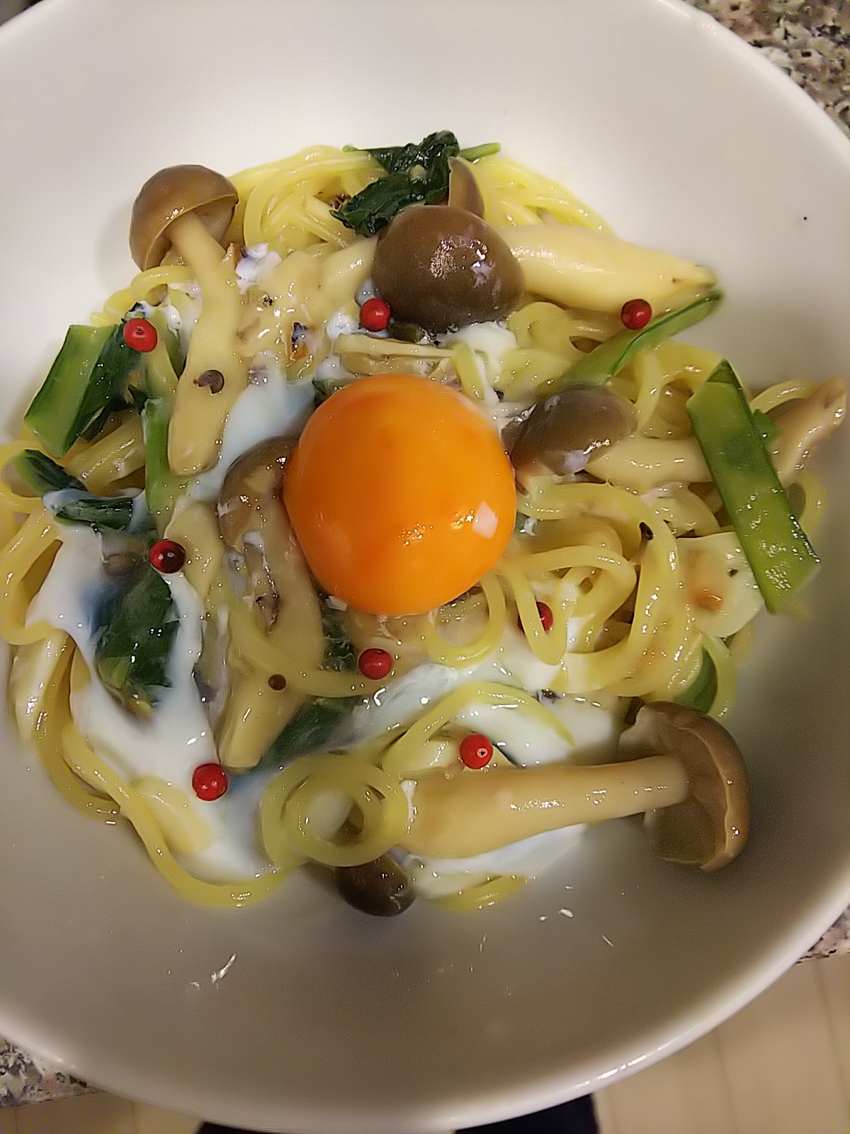 小松菜としめじのアンチョビクリームパスタ