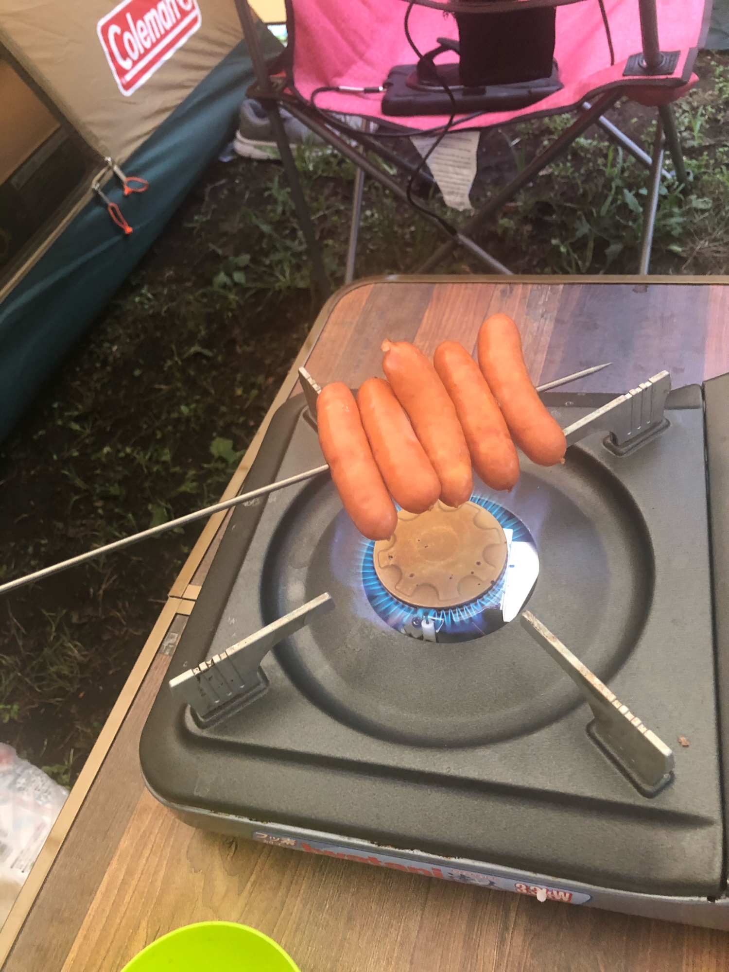 キャンプ飯♪カセットコンロで簡単！炙りウィンナー