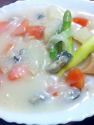 【休肝レシピ】牡蠣とアスパラのクリームシチュー