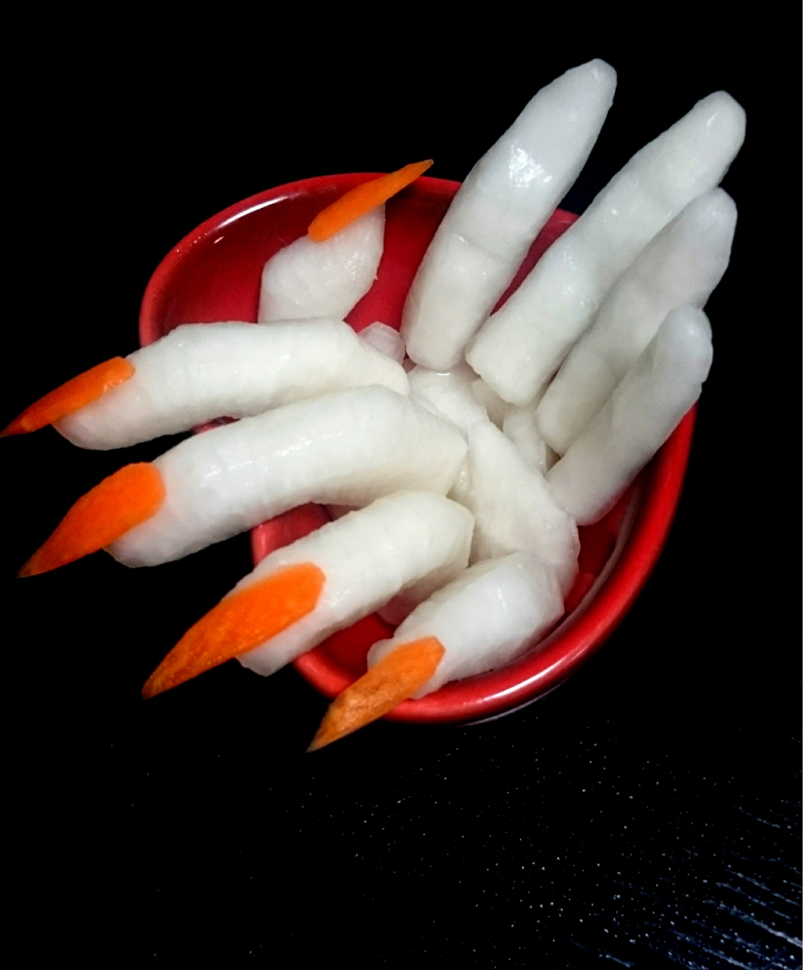 リアル!3D魔女の手 ー大根と人参の浅漬けー