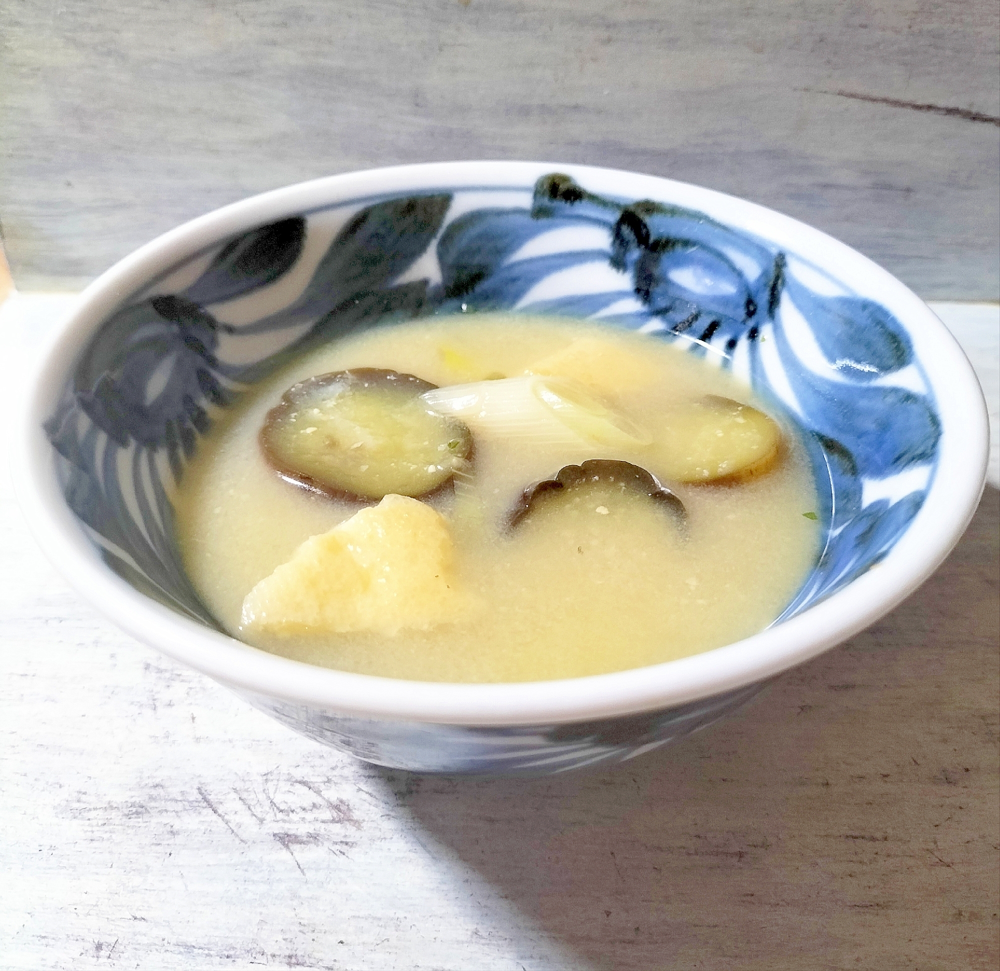 ほっとする茄子と油揚げののどぐろだし味噌汁