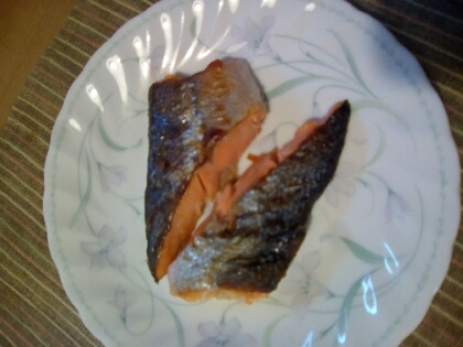 塩鮭だってもフライパンでおいしく焼けるじゃん、焼き