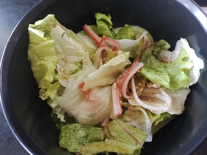 包丁不要♡揉むだけ簡単♡レタスとカニカマのサラダ