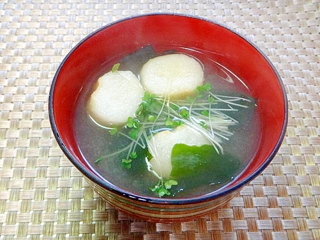 わかめと焼き麩スプラウトの味噌汁