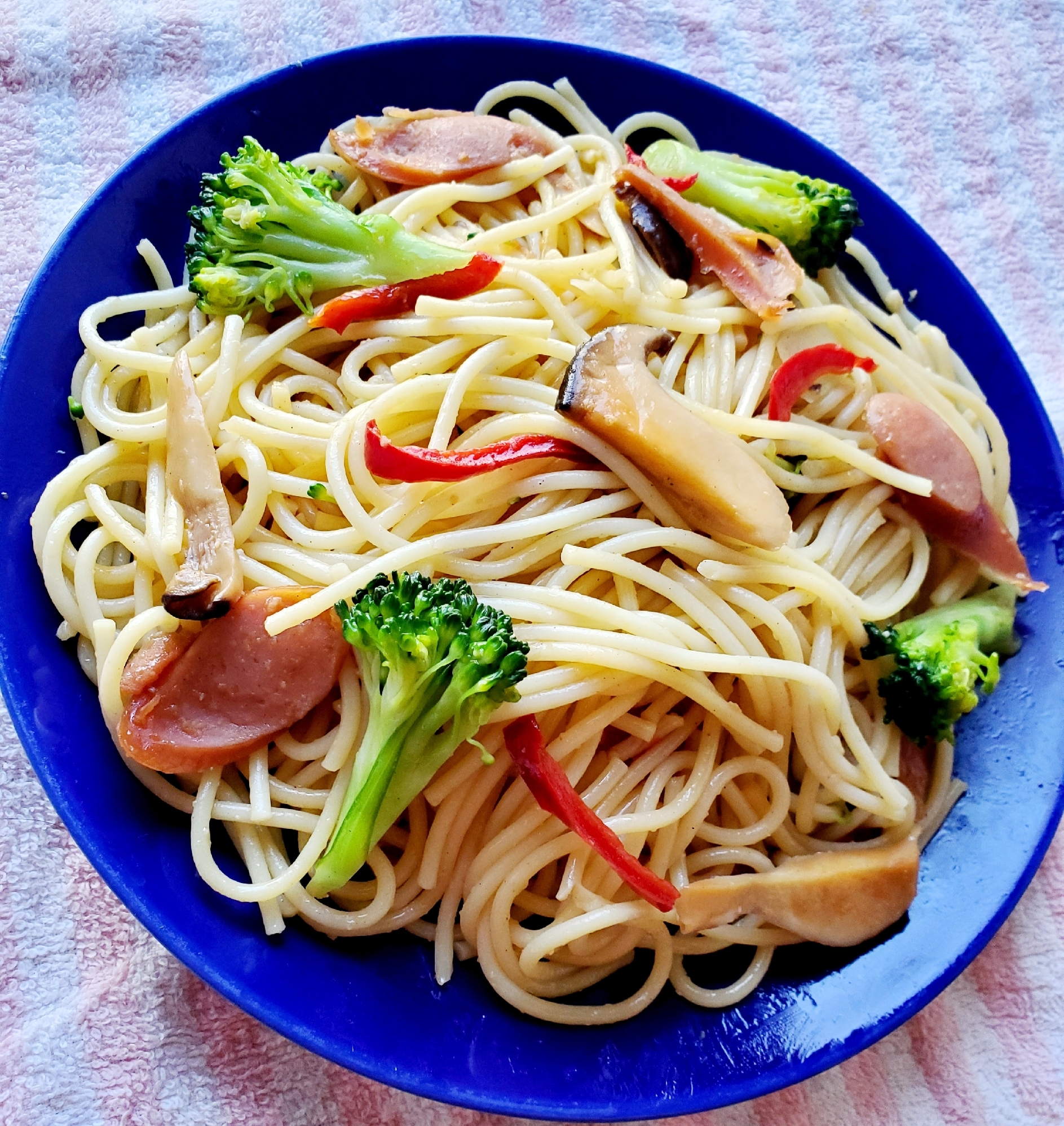 エリンギとブロッコリーのにんにく醤油パスタ