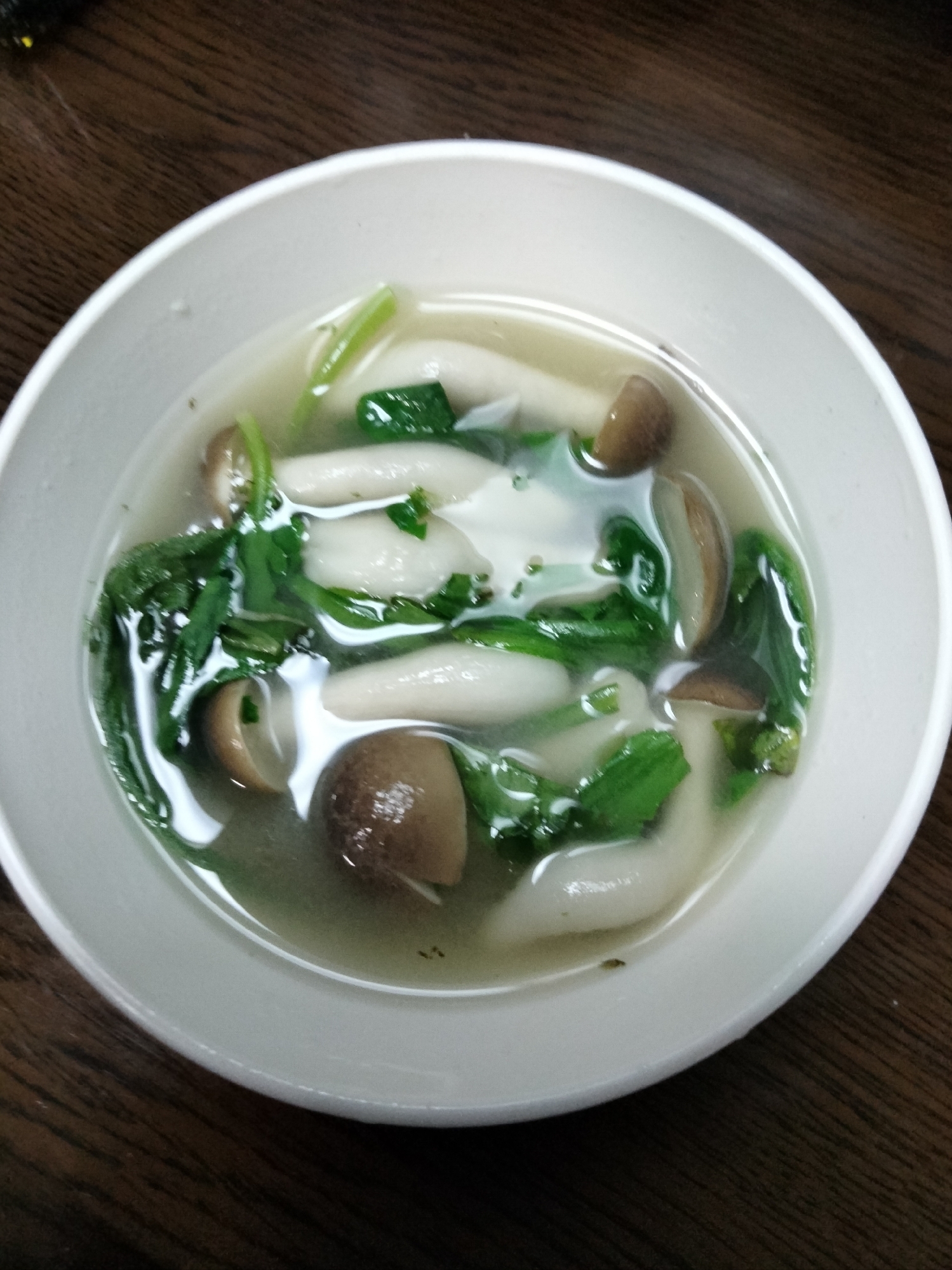 春菊としめじの味噌汁
