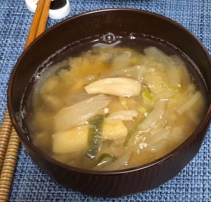 ＊今日のお味噌汁＊しめじ・あげ・豆腐・新玉・白菜