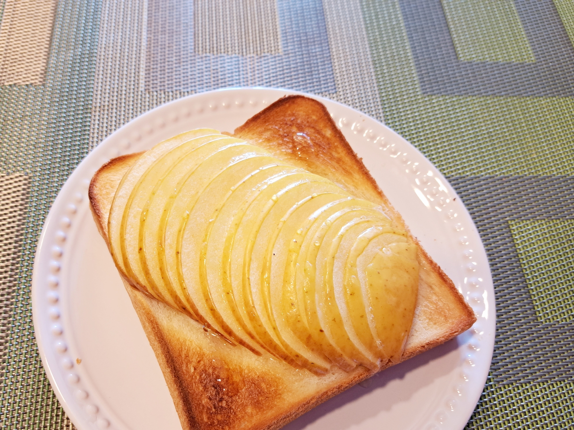 簡単！りんごのハニーバタートースト
