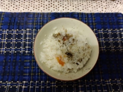 ゆかりとごまのとろろ昆布おにぎり