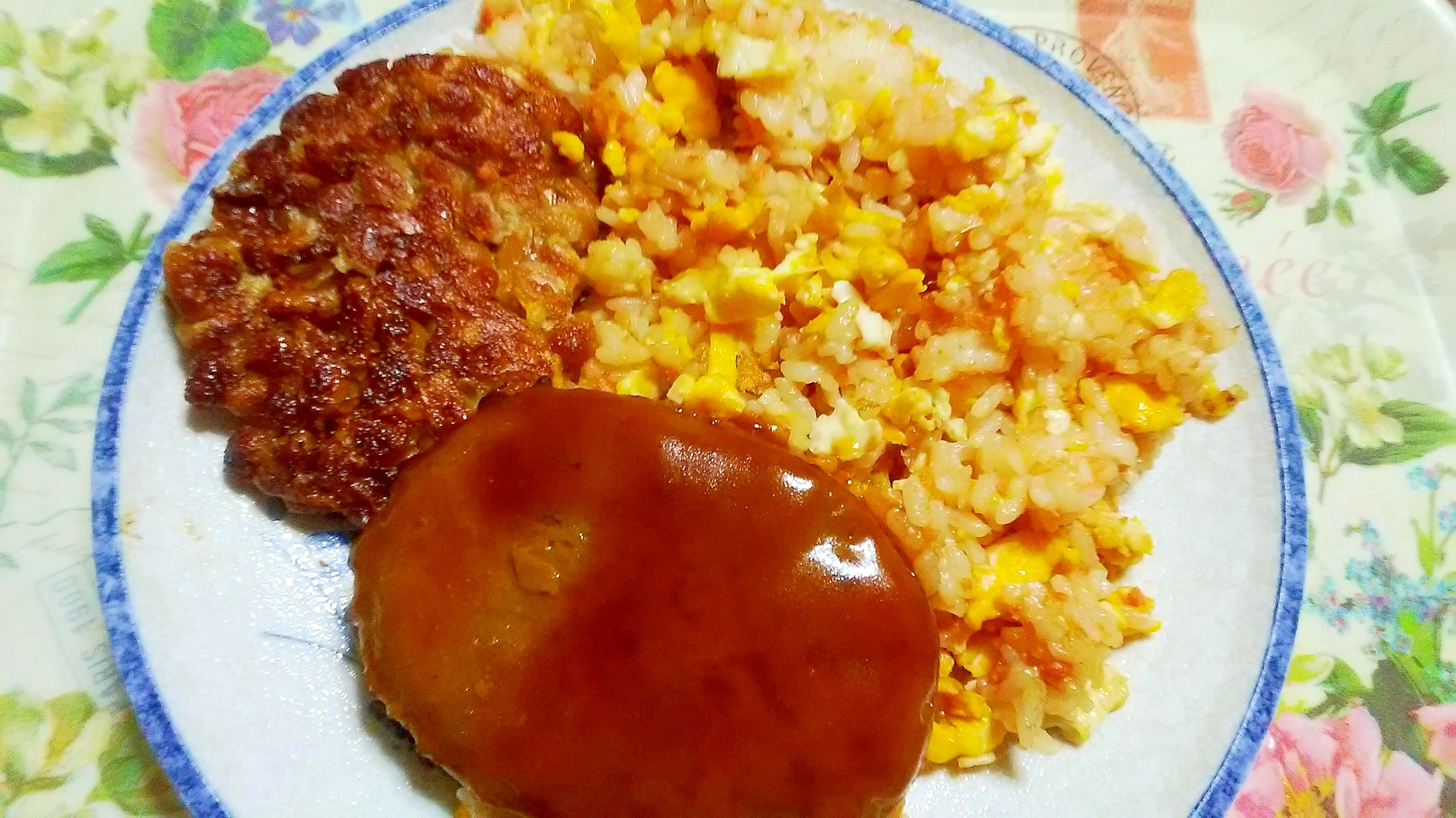 焼き飯とハンバーグ、納豆焼きのワンプレート