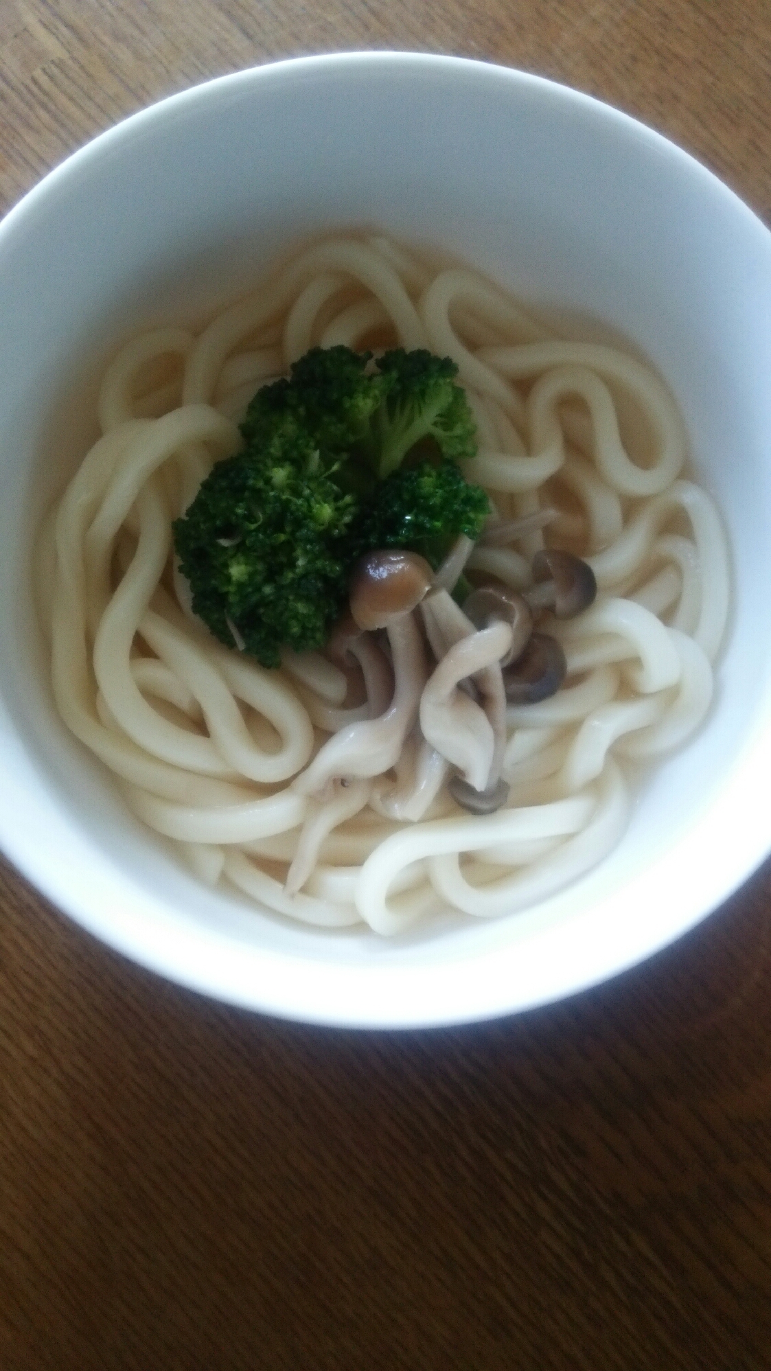 ブロッコリーとしめじのうどん