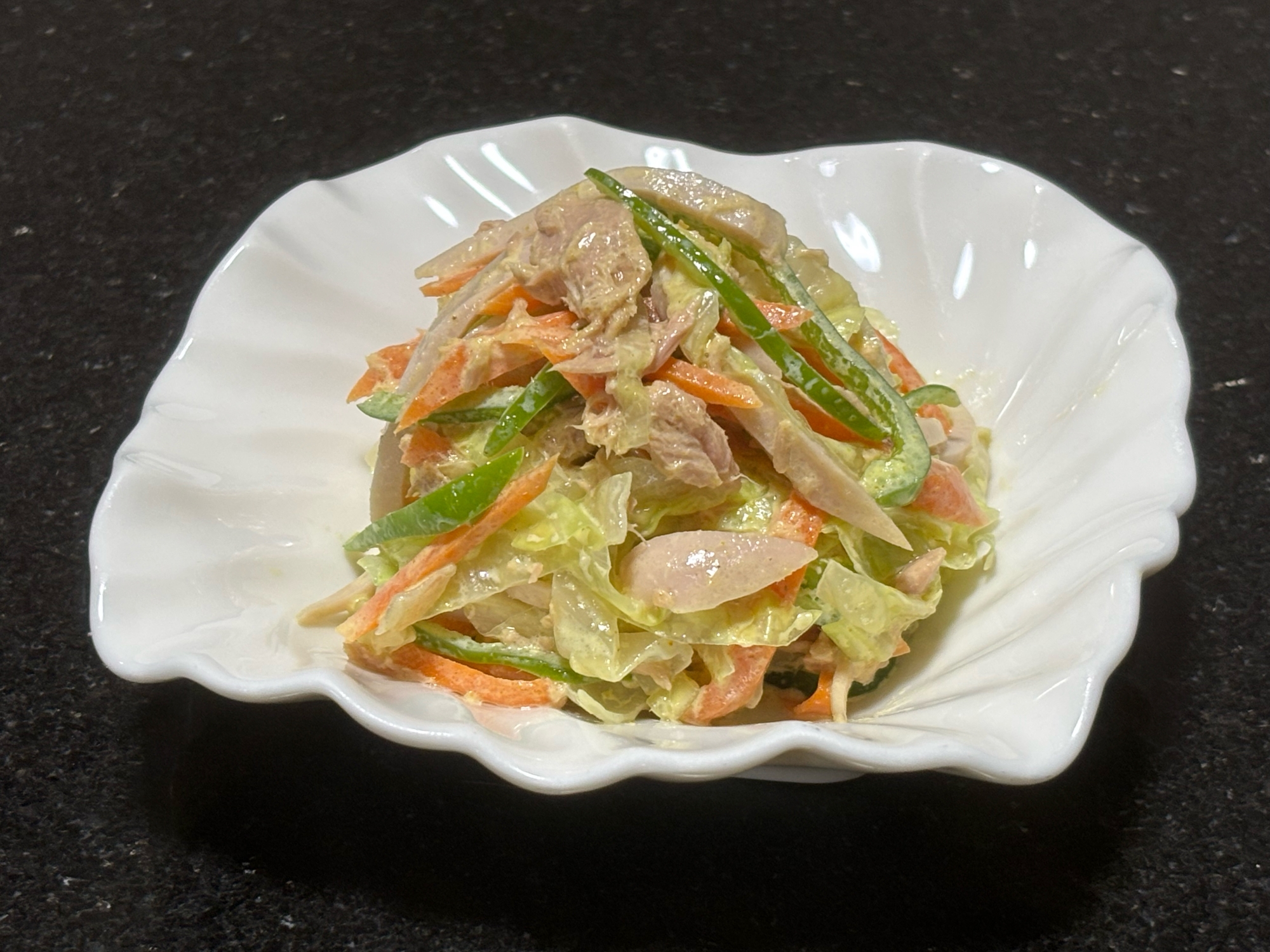 簡単！千切り野菜のカレーマヨサラダ