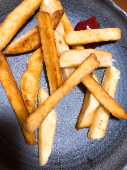 夫がしょうが焼き以外になんか一品がっつり食いたいなとほざくので作りました！しょうが焼きだけで十分がっつりだろ！例のごとく愚痴失礼笑 でも揚げたてうま〜 ごちです