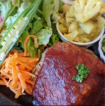 平茸もやし春菊ごぼうハンバーグ蒸し煮