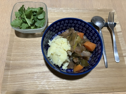 ストウブDe〜ビーフシチュー(赤ワイン煮込み)