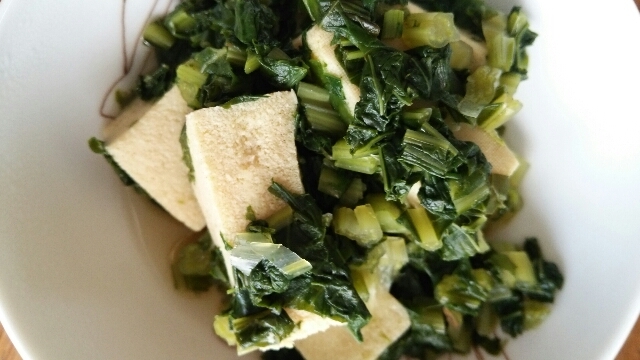 高野豆腐とカブの葉の煮物