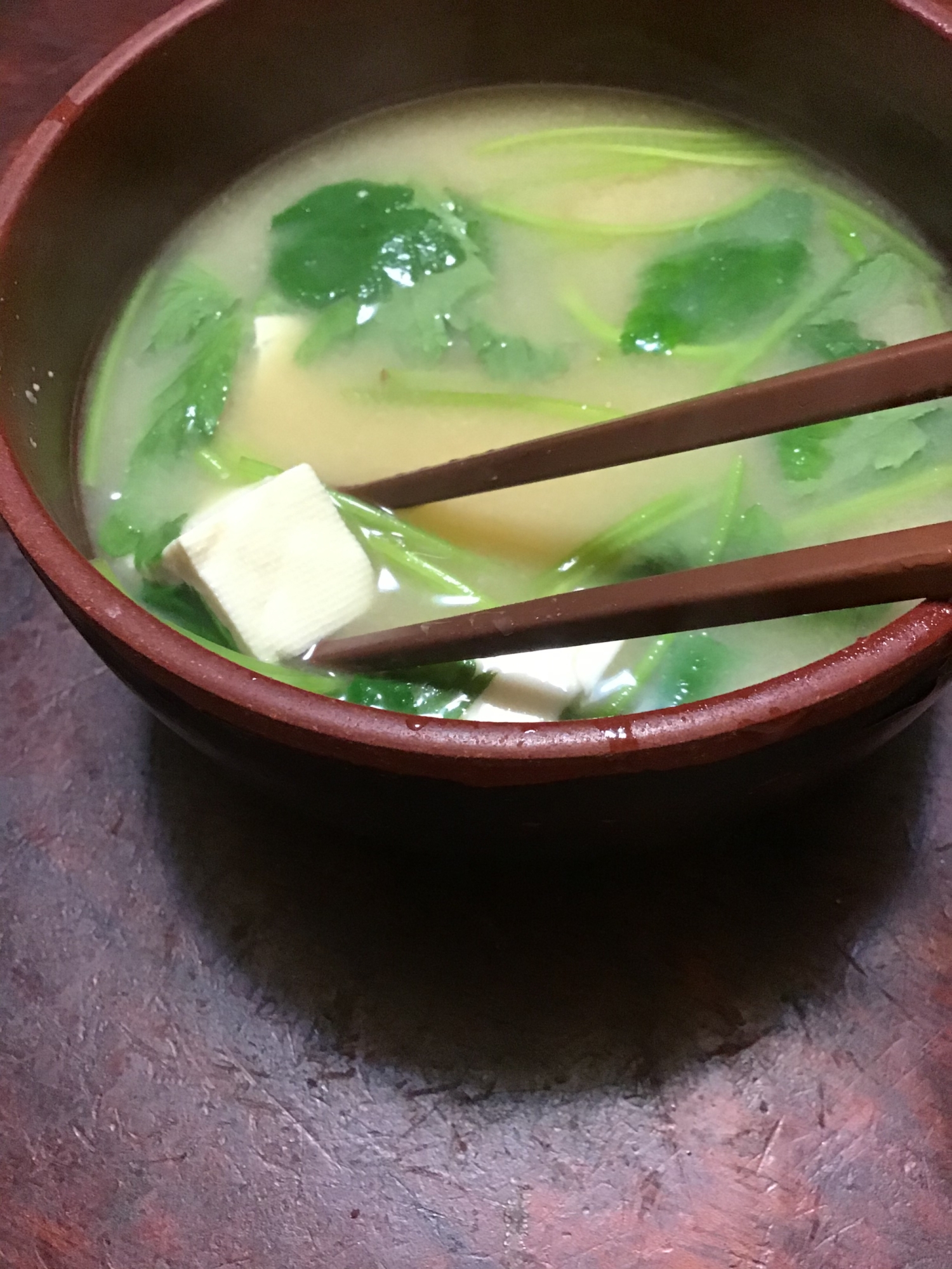 豆腐と三つ葉とさつま揚げの味噌汁。