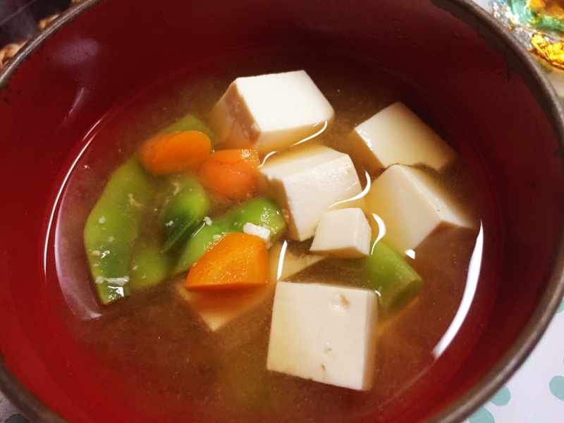 ささげ&豆腐&ニンジンの味噌汁