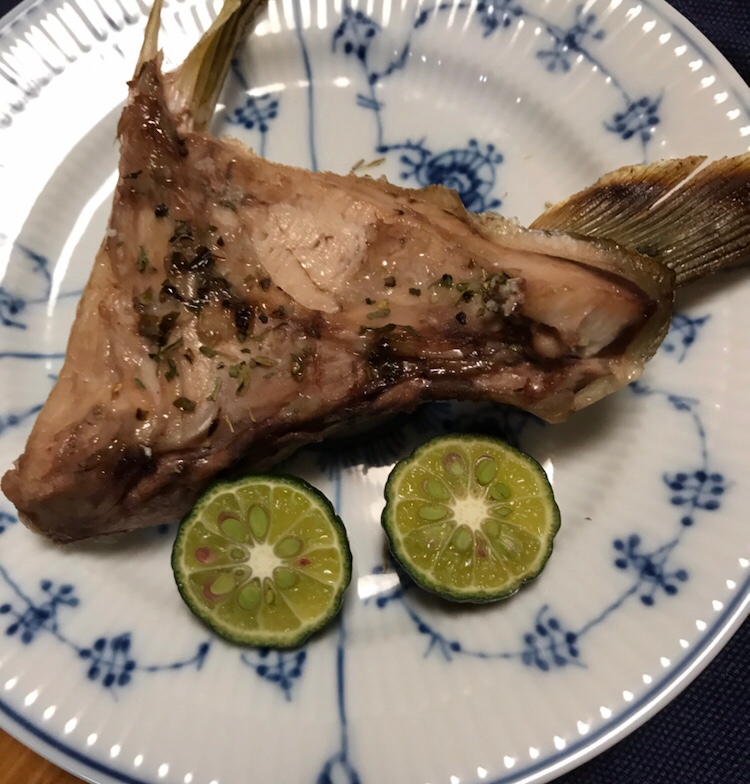 ハマチのカマのハーブ塩焼き