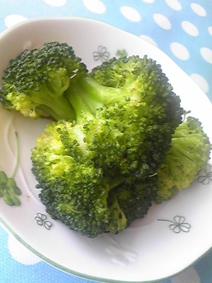 無水鍋じゃないんですが、きっちりフタをして。
なんだかいつもより栄養がぎゅっと、味が濃い気がします。
これからはこのやり方で作りまーす♪