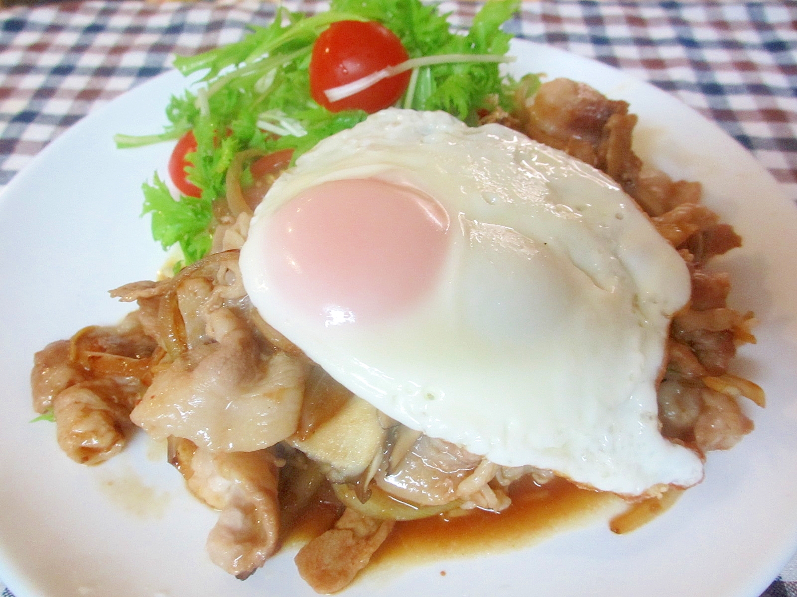 豚肉と舞茸のしょうが焼き、目玉焼きのっけ