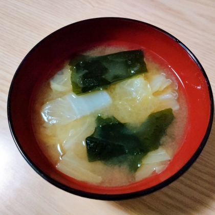 白菜とわかめのお味噌汁