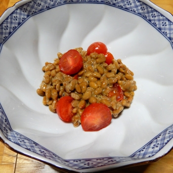 トマトと納豆のサラダ