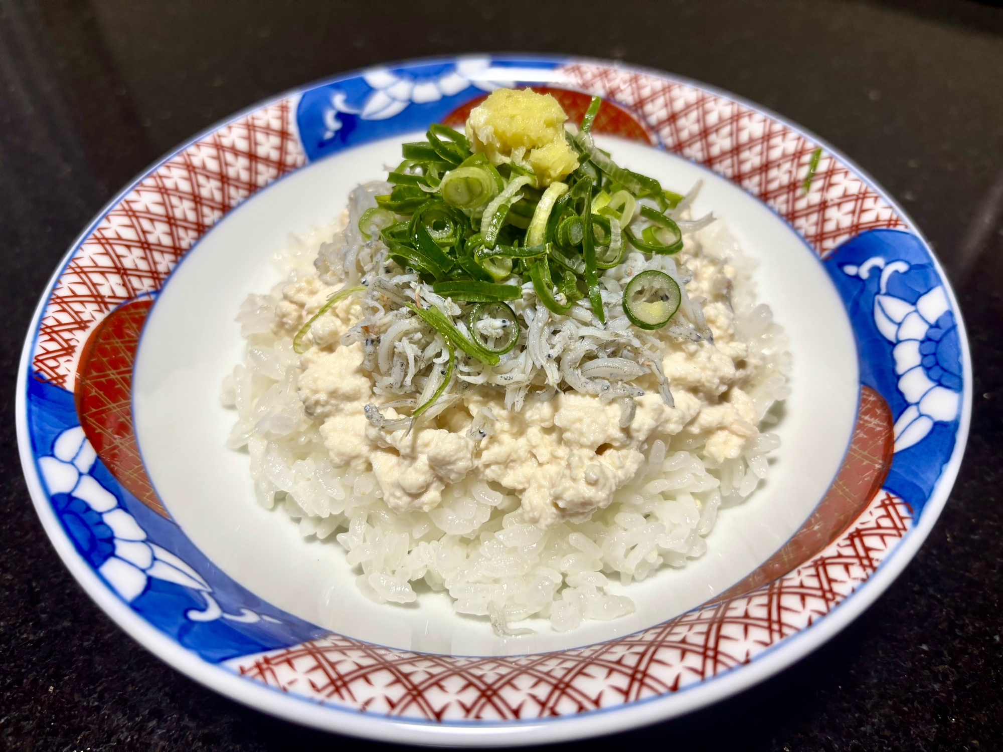 おかわり〜！！滑らか豆腐のしらす丼