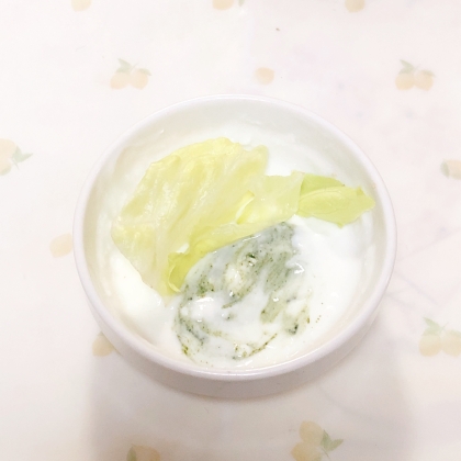 クリームチーズレタス乗せ♡明日葉ヨーグルト♪