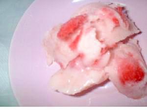 苺いっぱいのマシュマロアイス