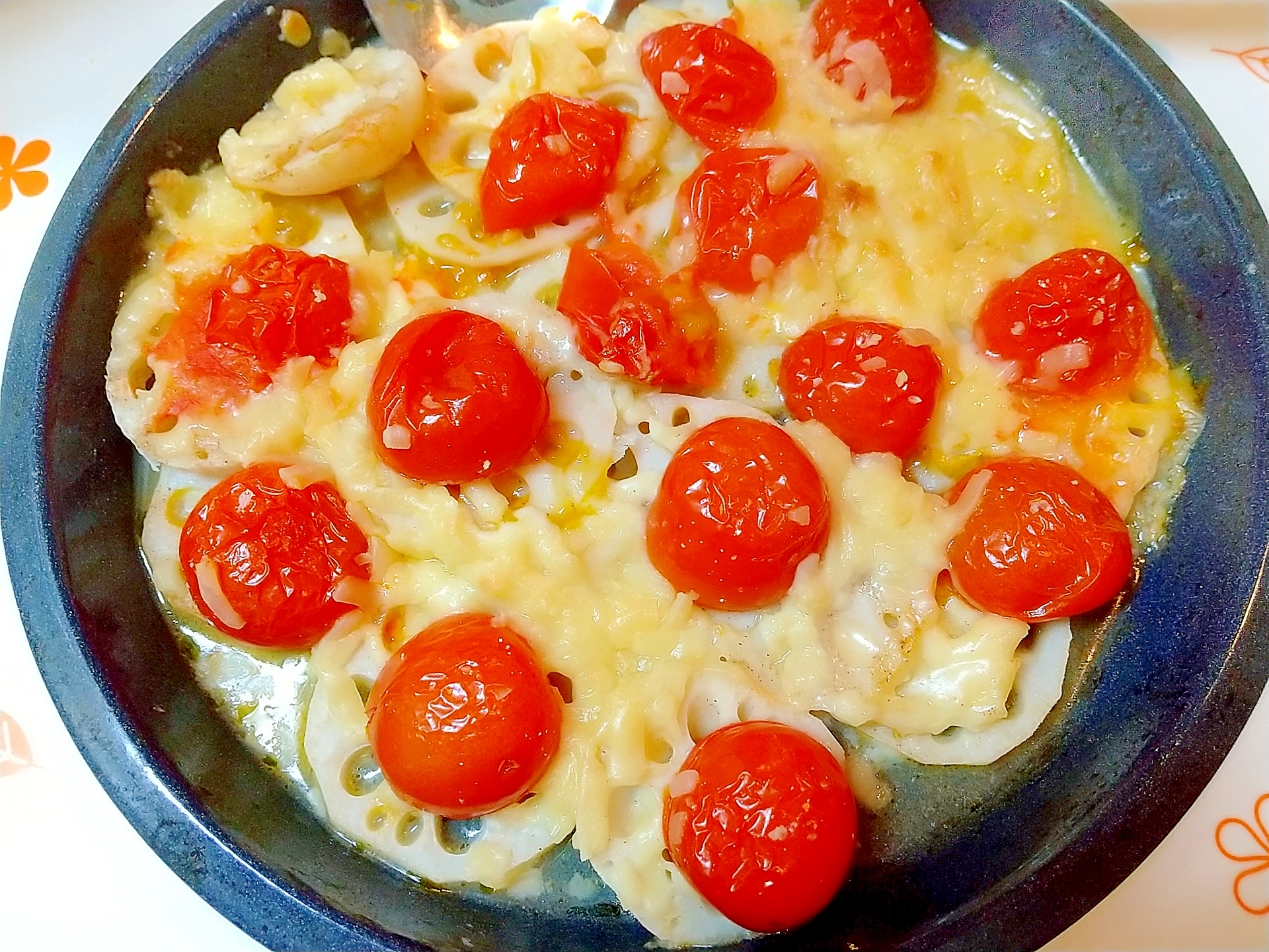 焼いたトマトが甘い レンコンとチーズ焼き レシピ 作り方 By さとママ3645 楽天レシピ