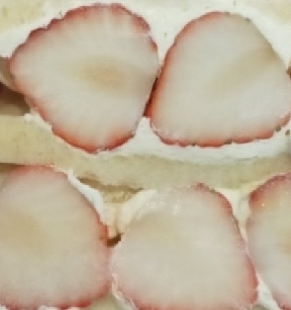 水切りヨーグルトで作るいちごのフルーツサンド