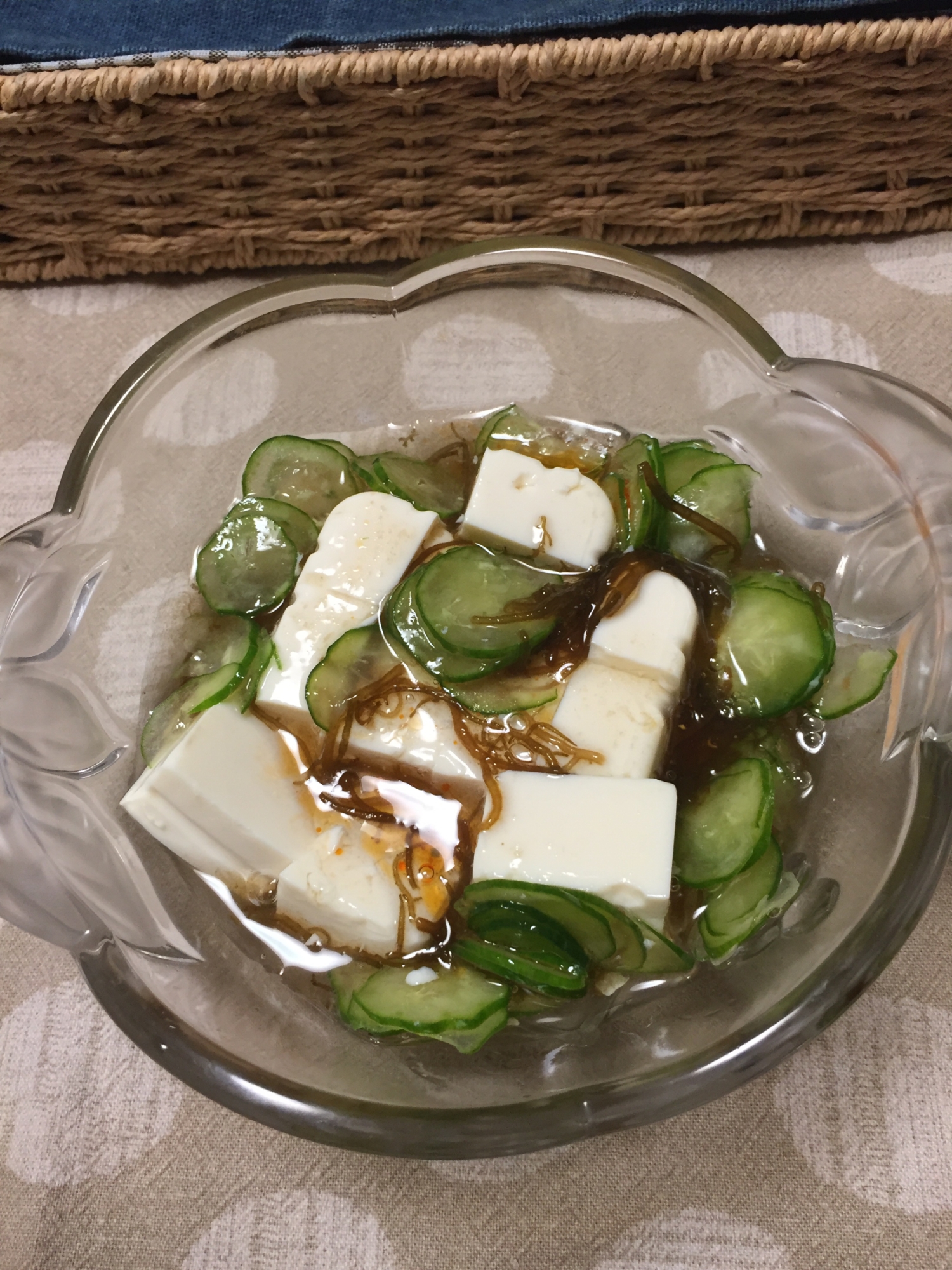 豆腐ときゅうりのもずくドレッシングサラダ