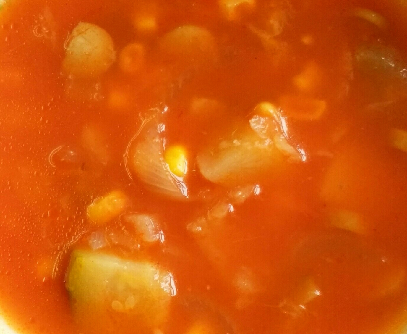 ズッキーニ入りのトマトスープ