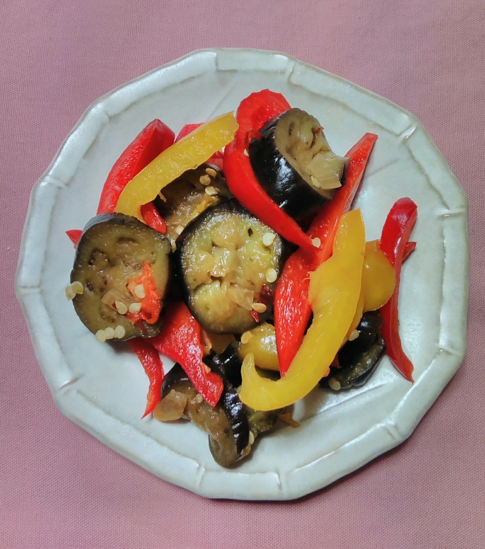 簡単！パプリカと茄子のニンニク唐辛子の塩炒め