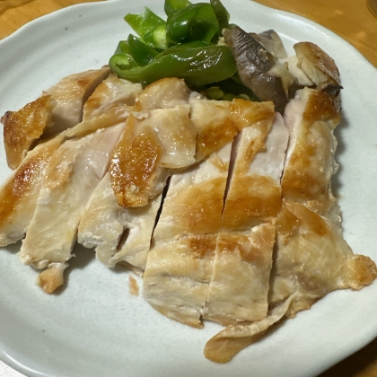 付け合わせを冷蔵庫にあるものですみません！鶏肉大好き家族が喜んでくれました୨୧レシピありがとうございます♡雪ですか！！こちらも雨で寒かったです涙