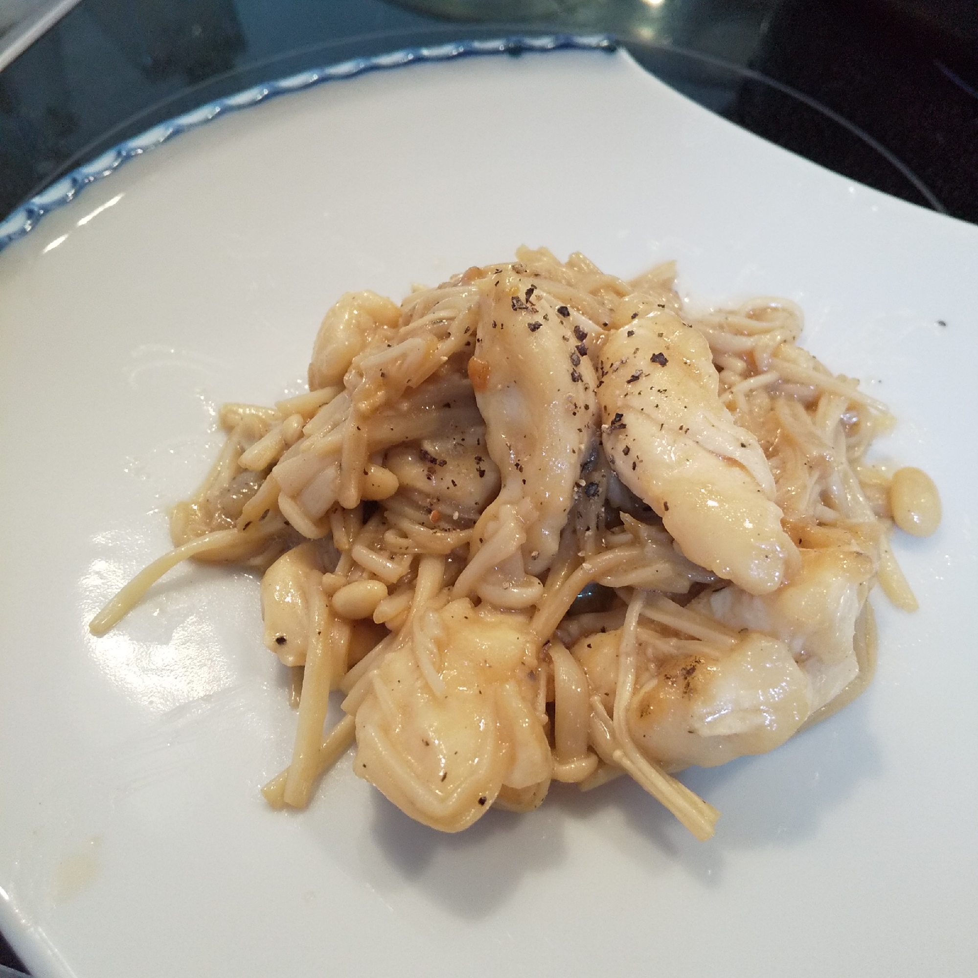 柔らか鶏胸肉とえのきのバター醤油炒め