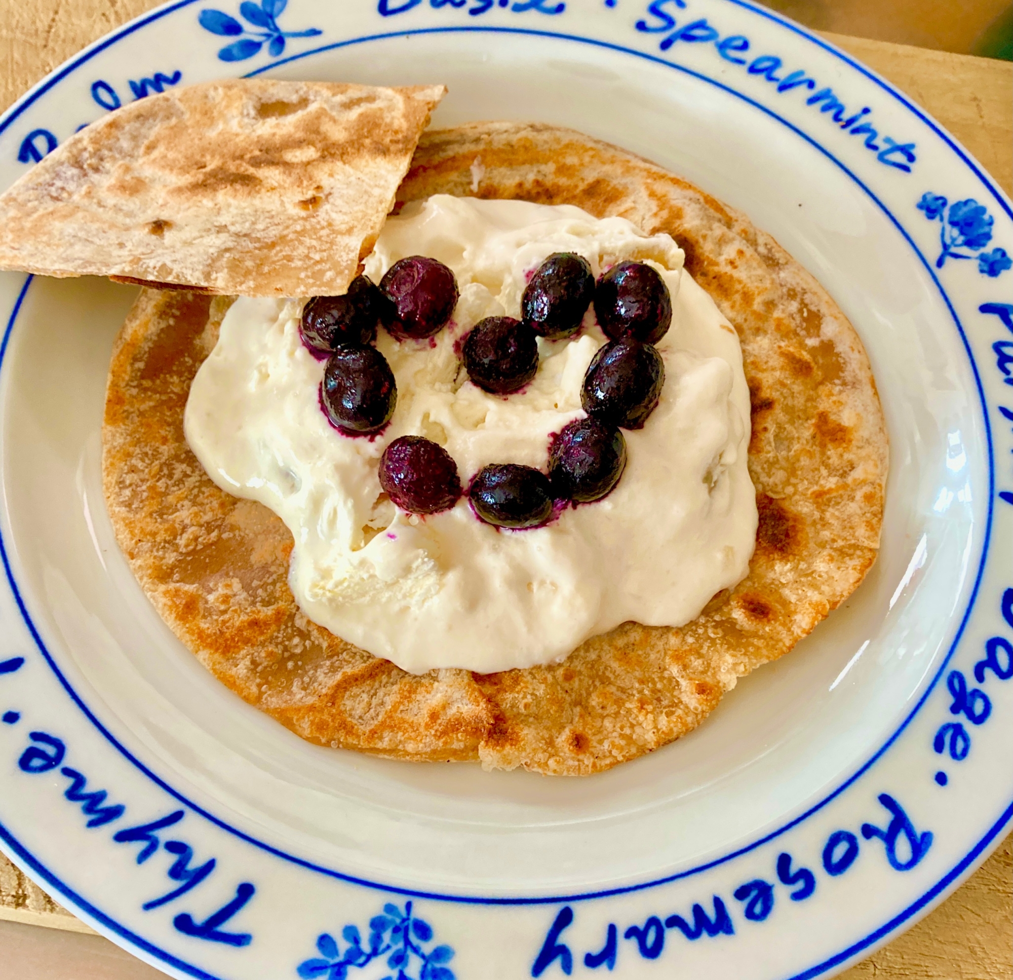 バレンタインにヨーグルトアイスの❤️チャパティー