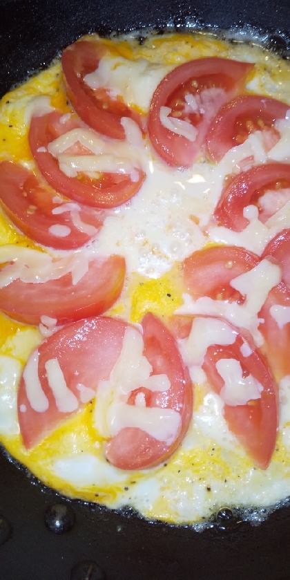 トマト＆チーズの簡単オムレツ♪