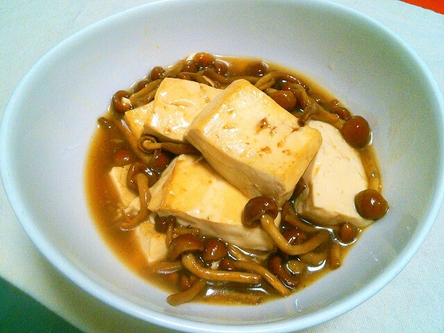 熱々トロンあったまる～！材料2つのなめこ豆腐♡