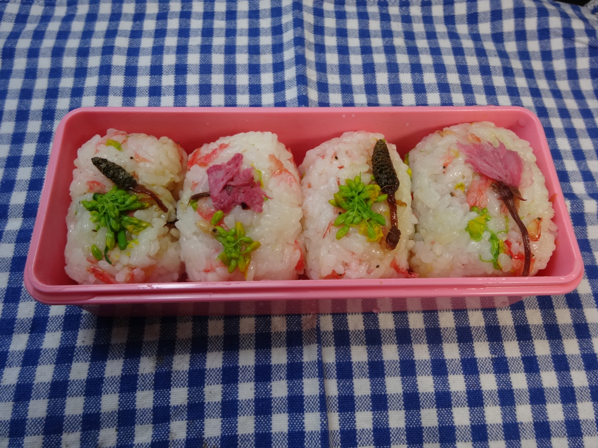 春の混ぜ御飯♪おにぎり弁当