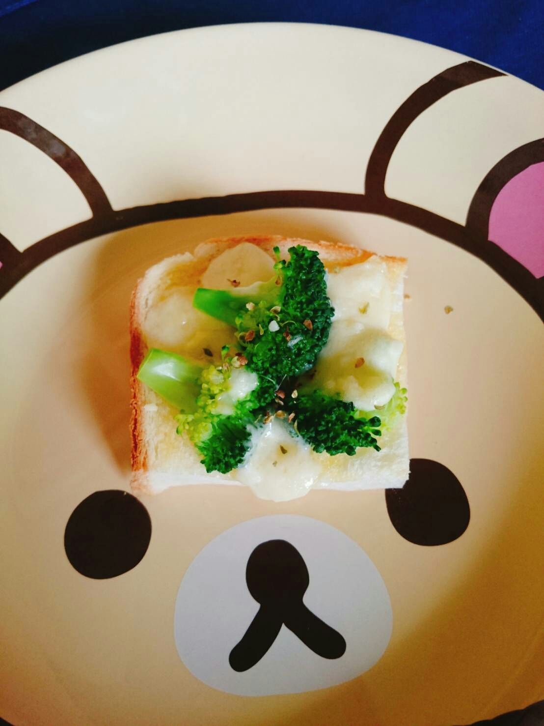 ブロッコリーとチーズのオレガノおやつパン