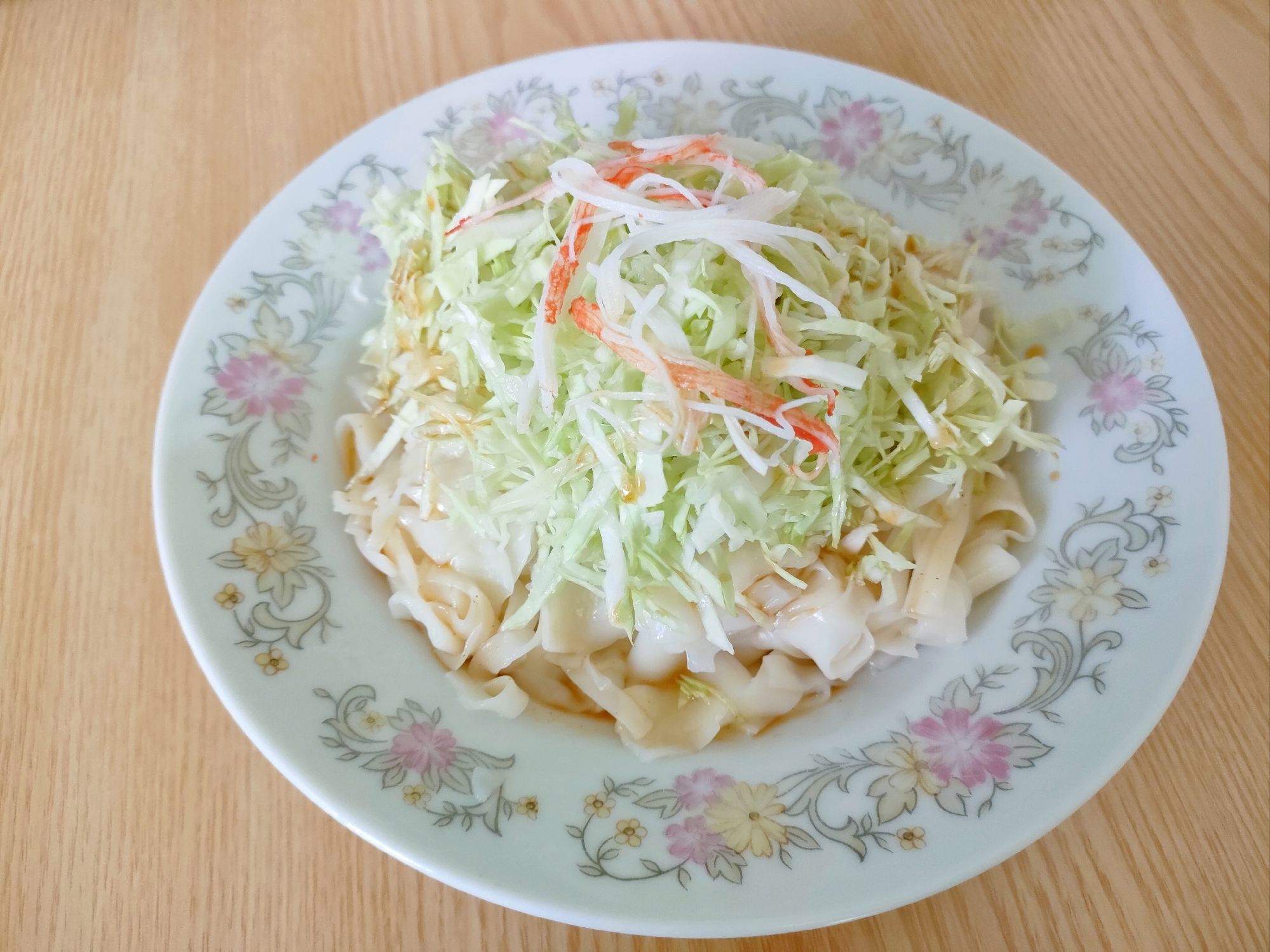 キャベツとカニカマのうどん