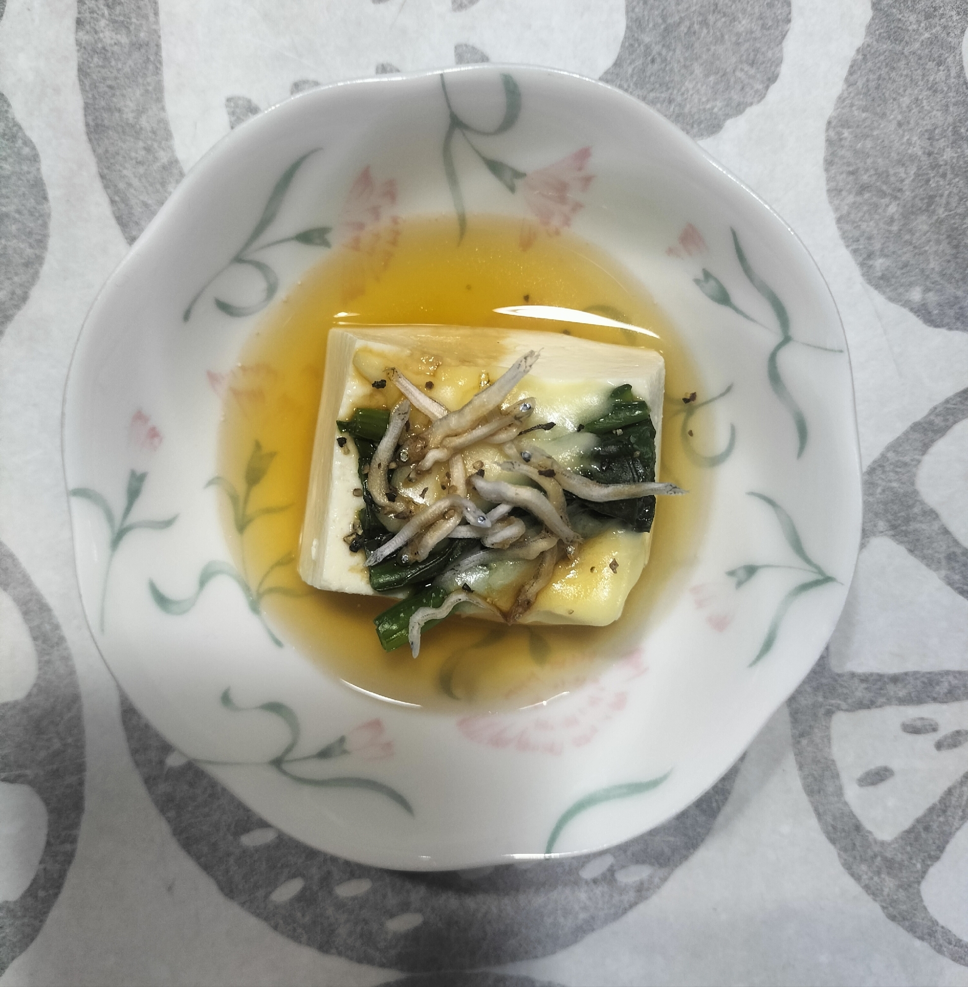 ほうれん草とチーズとじゃこの温奴