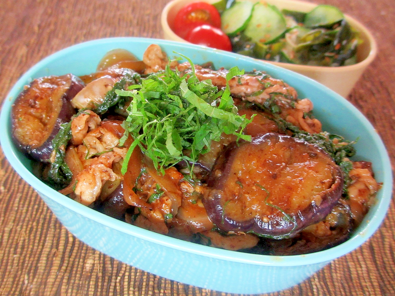 ナスと豚肉のシソマヨ炒め丼