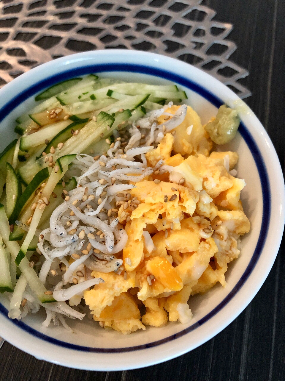 【火不要で100円以下丼】きゅうりで三色丼