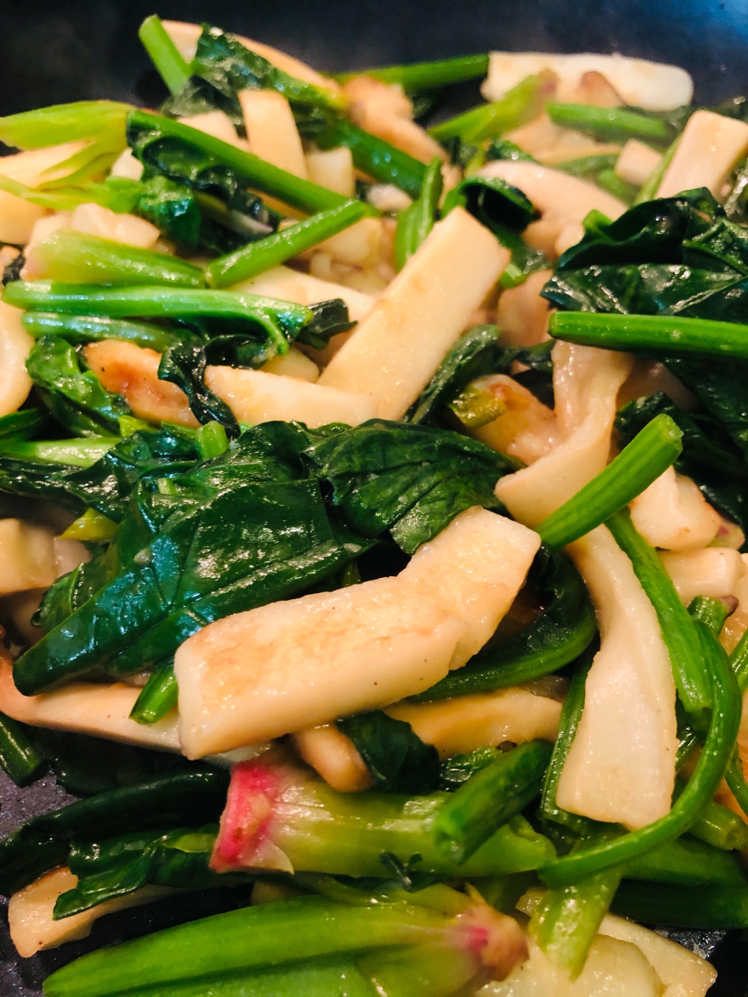 バター香る!はんぺんとほうれん草炒め