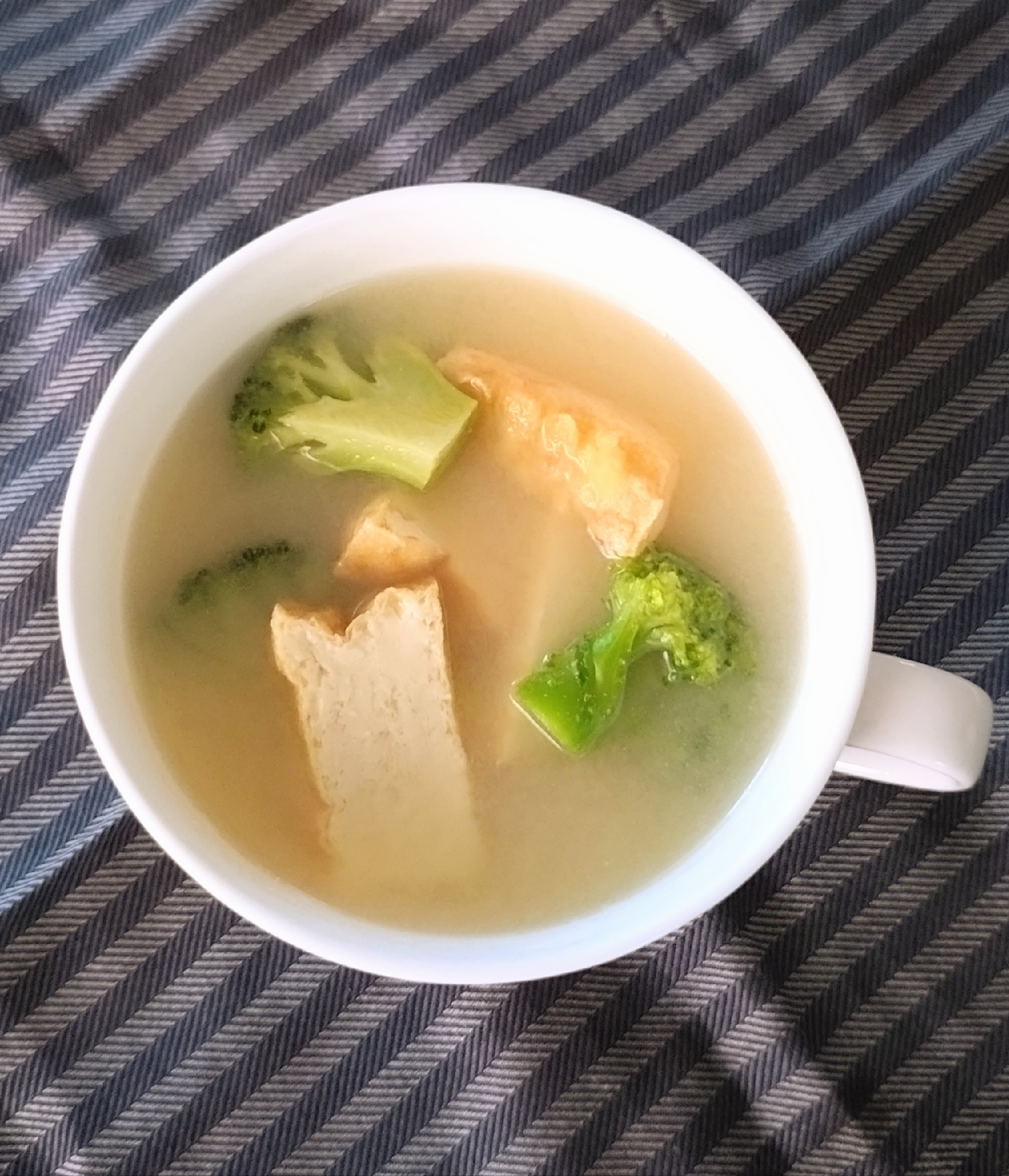 ブロッコリーと厚揚げのお味噌汁☆